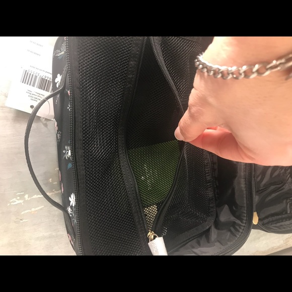 Last one! Kate Spade travel cosmetics/toiletry bag - Picture 6 of 7